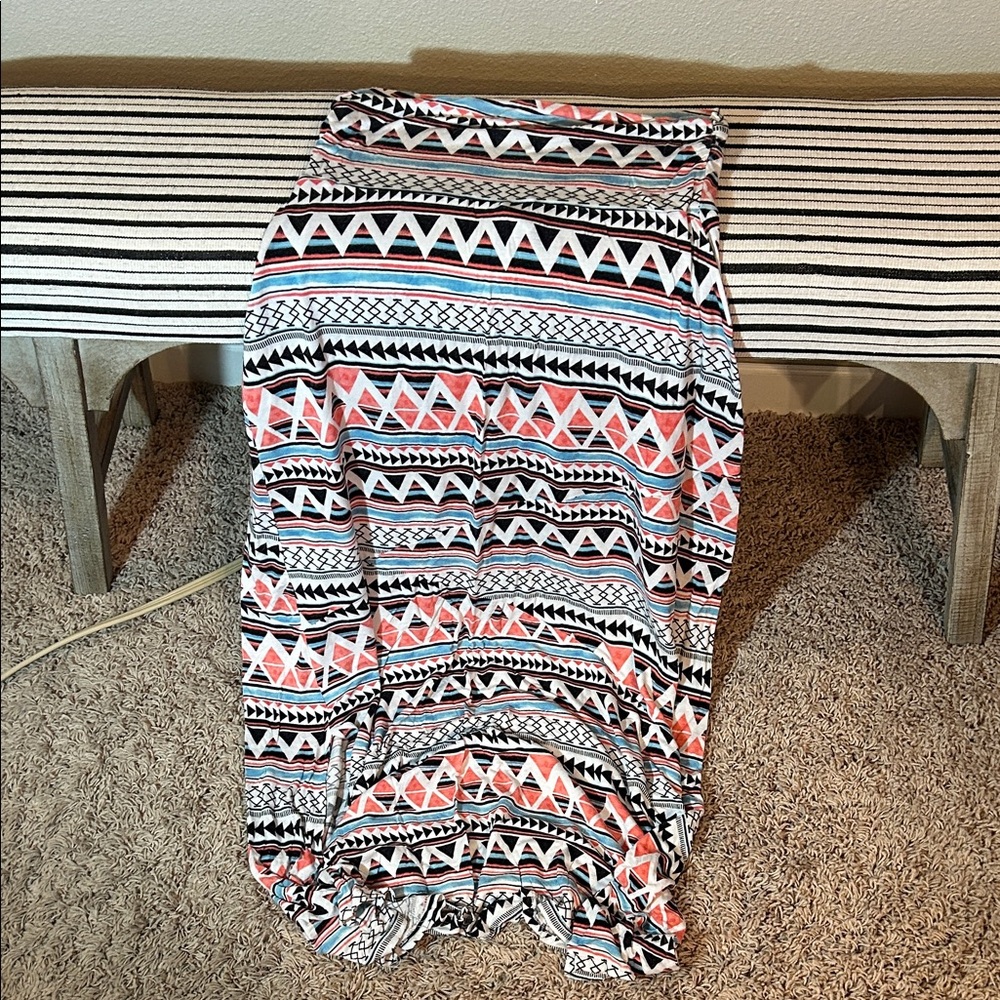 Vanity Black and Pink Geometric Maxi Skirt - Picture 3 of 4